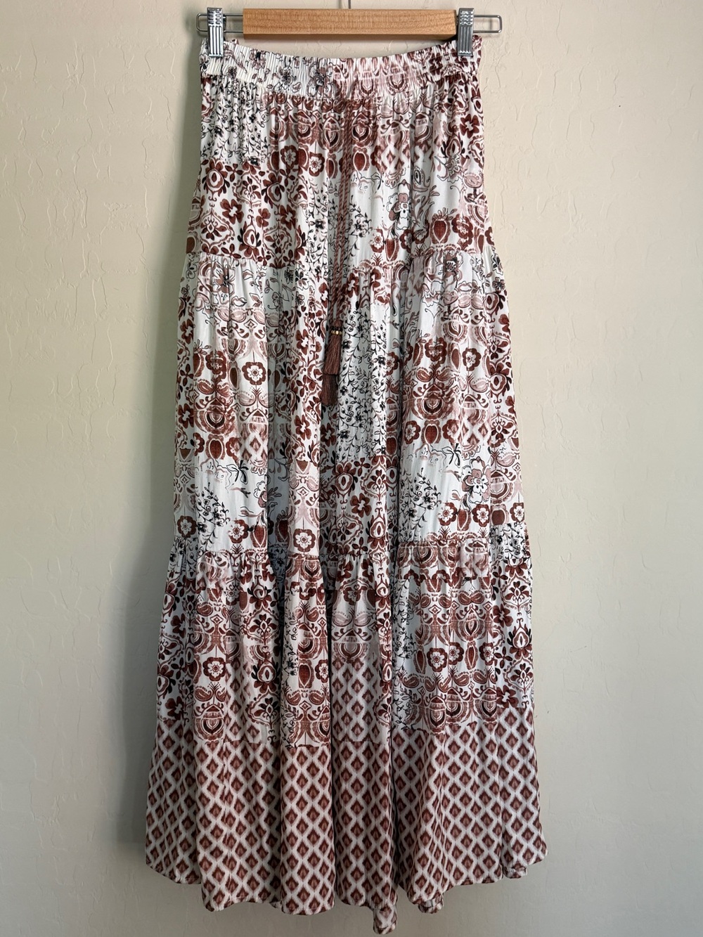 cupcakes & cashmere White Boho Maxi Skirt Burgundy Brown Floral Print Medium